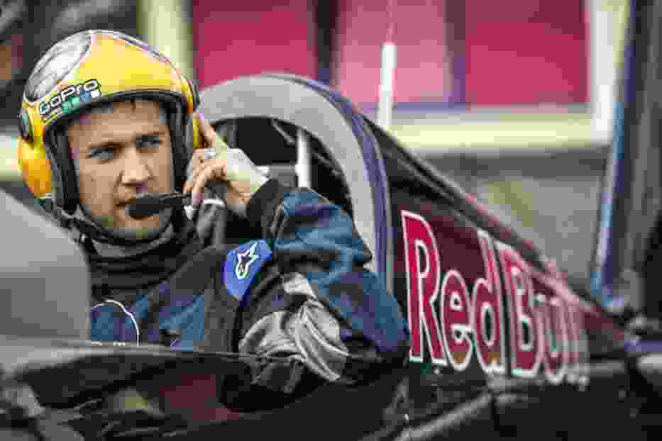 Łukasz Czepiela jest od lat zawodowym pilotem