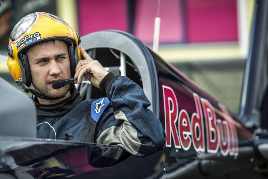 Łukasz Czepiela jest od lat zawodowym pilotem