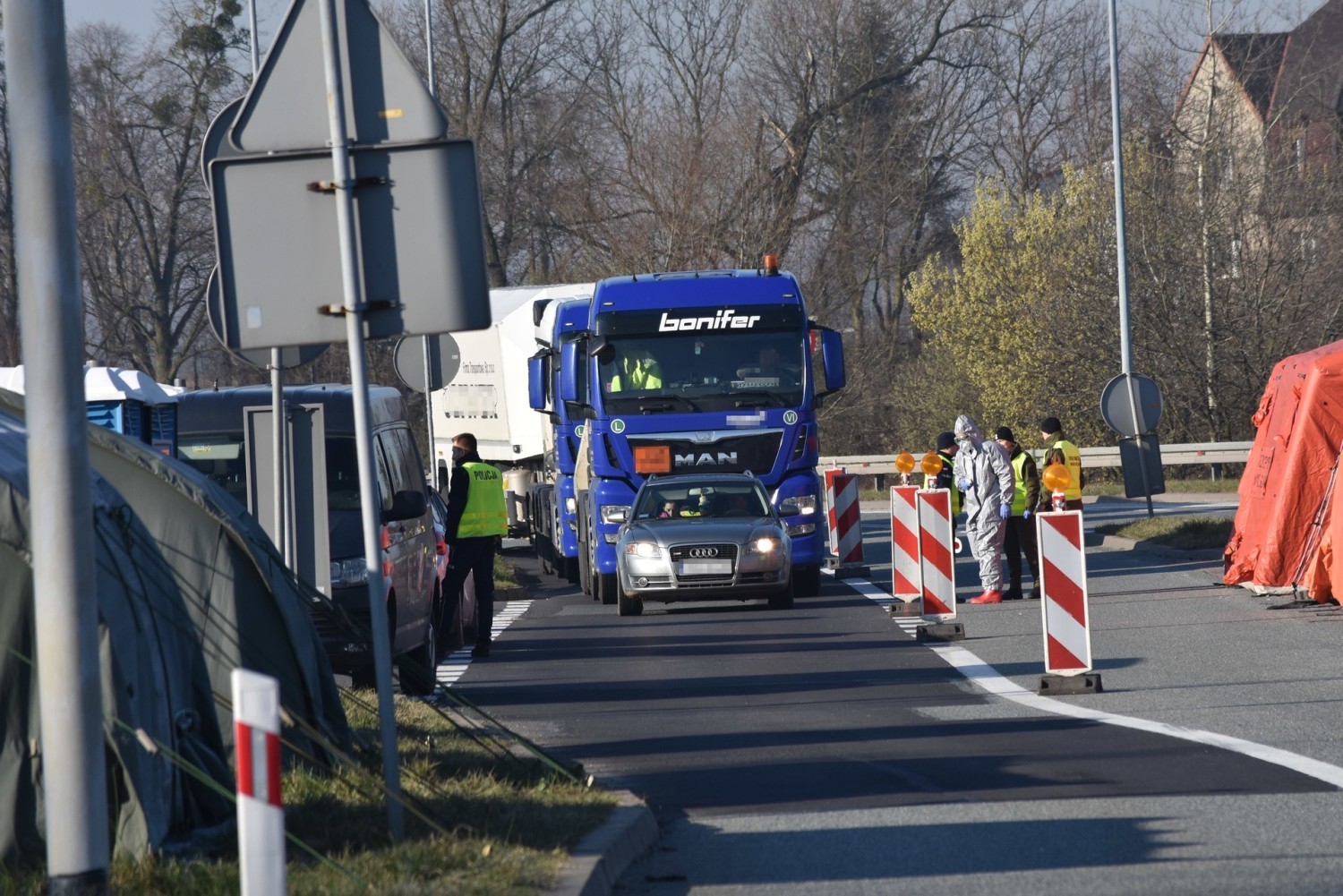KIEROWCY TIRÓW NIE MUSZĄ STOSOWAĆ KWARANTANNY