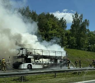 Na autostradzie pod Krakowem spłonął autokar. Duże utrudnienia dla kierowców