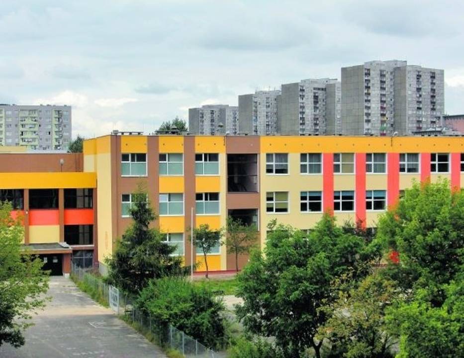 Nowa elewacja po termomodernizacji w SP nr 6 na os