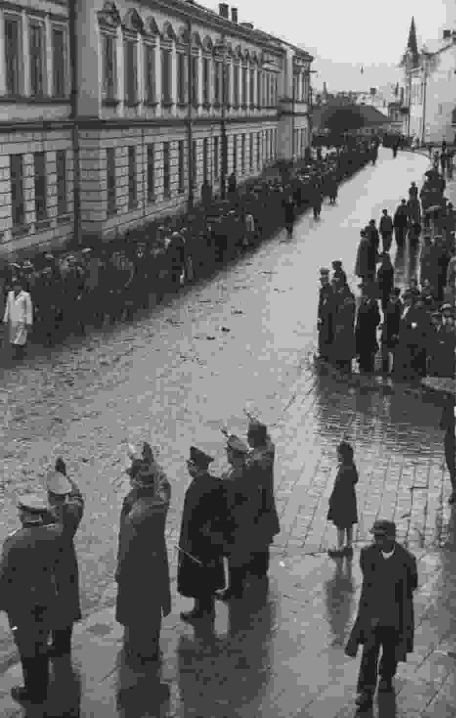 Defilada ochotników do SS Galizien, Sanok, ul