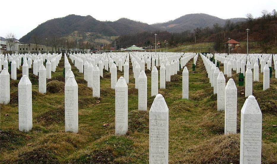 Cmentarz ofiar masakry w Srebrenicy