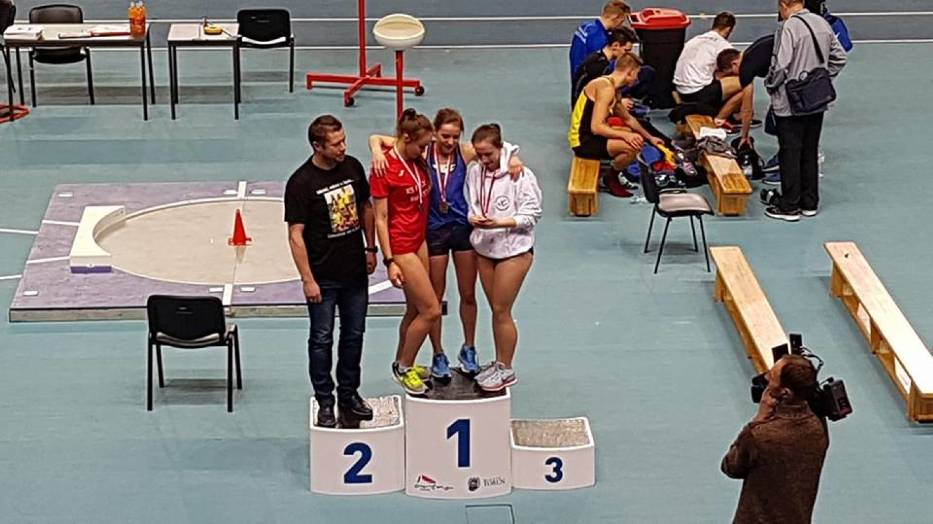 Kinga Grabowska na podium MP