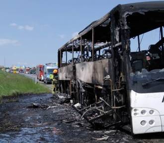 Autokar spłonął na autostradzie A4. Jechały nim dzieci z Wrocławia [ZDJĘCIA] 