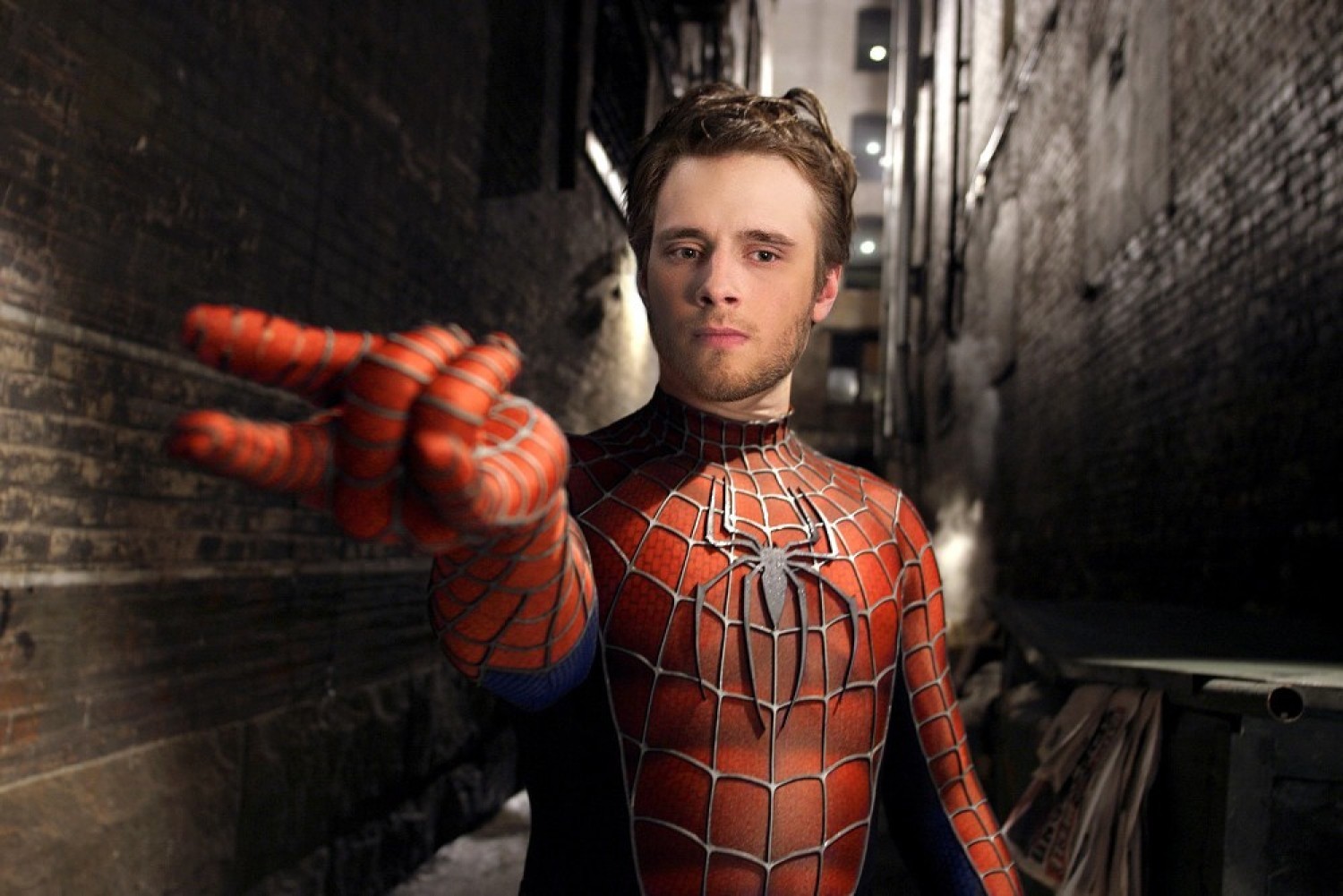 Spider-Man - Maciej MusiałInaczej człowiek pająk to w rzeczywistości Peter Benjamin Parker, postać, która mimo posiadania fantastycznych mocy musi się zmagać z codziennością