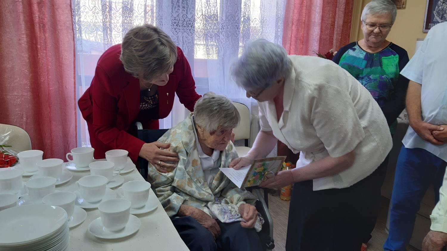 Helena Tokarek urodziła się 20 września 1917 roku w Czernicach niedaleko Wielunia