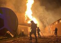Wielki pożar stadniny w Wypaleniskach w powiecie bydgoskim. 75 strażaków w akcji!