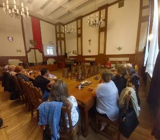 Emocje dzieci z rodzin zastępczych. Policyjny psycholog szkoli rodziców