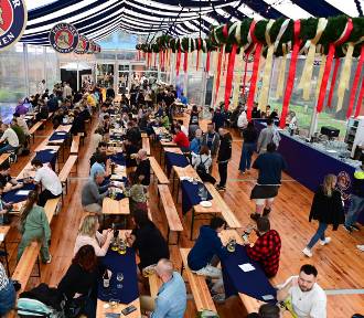 Trwa święto piwa w Warszawie. Ruszył oficjalny Oktoberfest w Elektrowni Powiśle