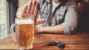 Ile się trzeźwieje po piwie, wódce lub winie? Jak obliczyć promile bez alkomatu? Kiedy po alkoholu można wsiąść za kierownicę 5.05.2024