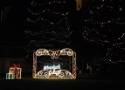 W Staszowie święcą się świąteczne iluminacje. Atmosfera Bożego Narodzenia unosi się w powietrzu