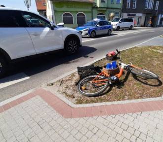 Potrącenie rowerzystki na ul. Kolejowej. Kobieta trafiła do szpitala