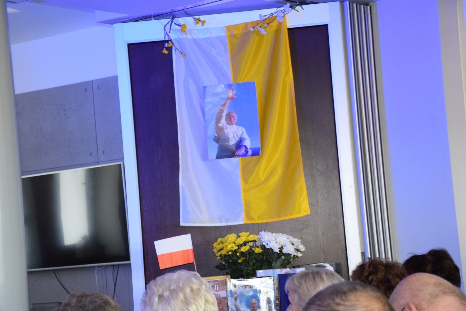 Słowno-muzycznym spektaklem członkowie grupy artystycznej Scena Marzeń, działającej od niedawna w Ośrodku Dziennego Pobytu Niezapominajka w Ciechocinku uczcili 39