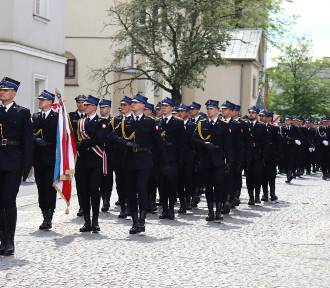 Wojewódzkie obchody Dnia Strażaka w Łęczycy. Uhonorowano prawie 120 osób ZDJĘCIA