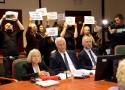 Legnica: Sesja Rady Miejskiej z teatralnym protestem w tle, zobaczcie zdjęcia