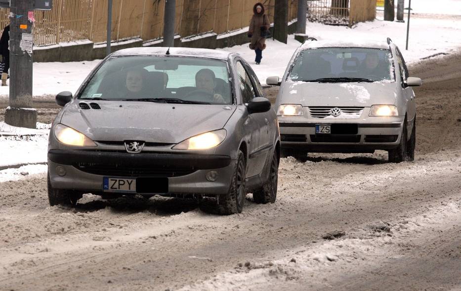Kierowcy mieli wczoraj ciężki warunki. Dziś jest lepiej, bo nie pada śnieg.
