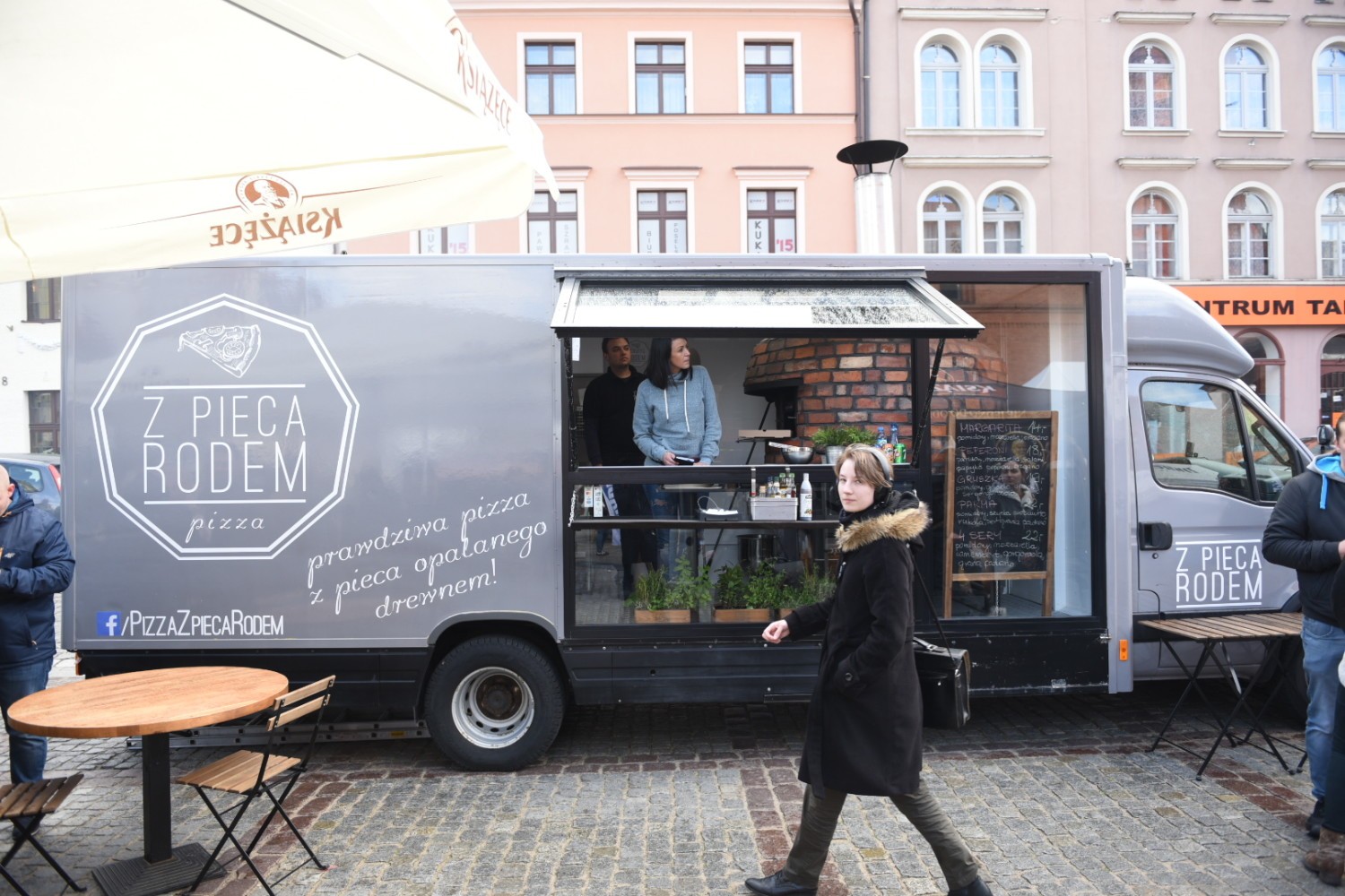 W Toruniu trwa Festiwal Smaków Food Trucków