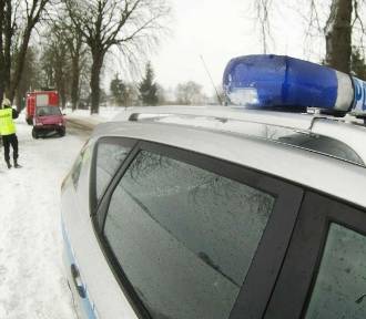 Zderzenie w Klukowej Hucie - policjanci apelują, by uważać na zaśnieżonych drogach