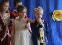 Legnica: Spektakl Kopciuszek w wykonaniu przedszkolaków z grupy Montessorki, zdjęcia 