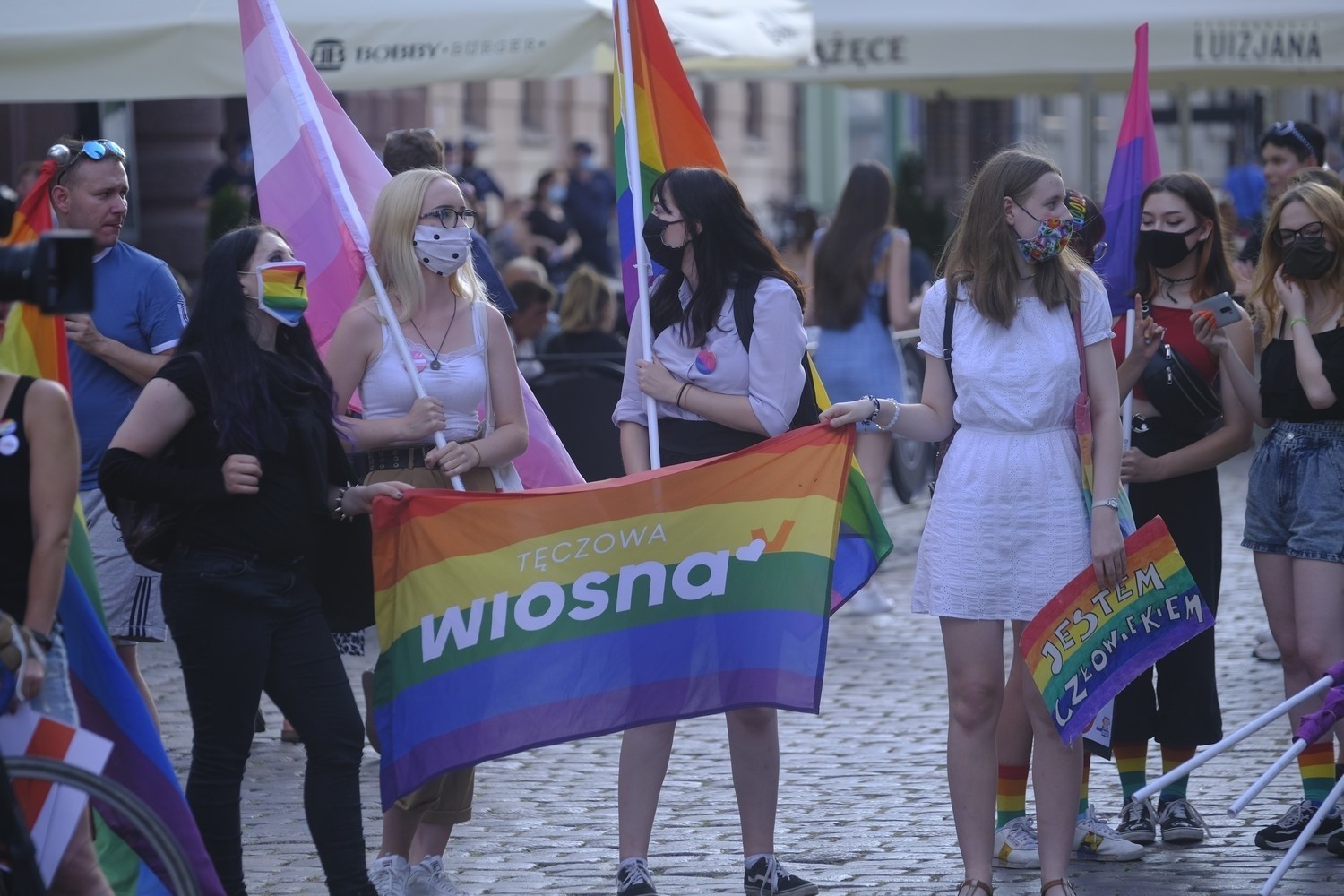 Pod pomnikiem Kopernika już po raz drugi w tym tygodniu odbył się wiec solidarności z zatrzymanymi w Warszawie aktywistami LGBT