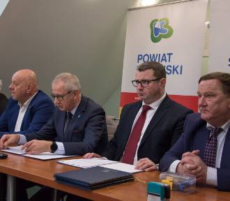 Władze czterech powiatów i Słupska chcą ułatwienia dostępu do danych geodezyjnych