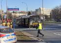 Wypadek w Alei Wilanowskiej. Autobus miejski zderzył się z samochodem. Są duże utrudnienia w ruchu