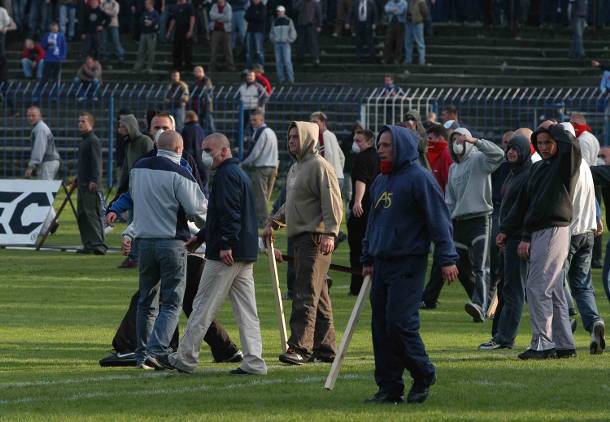 Pseudokibice ŁKS urządzili zasadzkę na widzewiaków ...