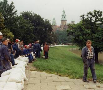 Mija 25 lat od powodzi "tysiąclecia" w Polsce. Tak wyglądała walka z wielką wodą
