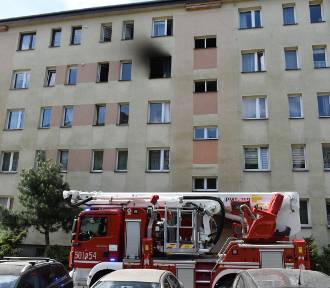 Pożar mieszkania na trzecim piętrze w bloku w Olkuszu