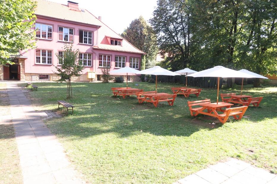 Niepowtarzalna strefa chilloutu w Wałbrzychu! Zobaczcie jak powstał szkolny zakątek relaksu w III LO - zdjęcia