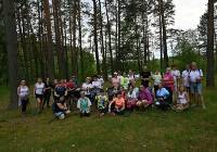 Wiosenny Marsz Nordic Walking zawitał do Olpucha. Mieszkańcy podziwiali okolice