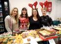 Legnica: Pomożesz Ukrainie. Jarmark Świąteczny w V Liceum Ogólnokształcącym, zdjęcia