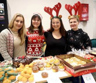 Legnica: Pomożesz Ukrainie. Jarmark Świąteczny w V Liceum Ogólnokształcącym, zdjęcia