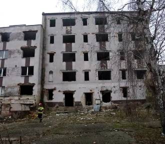 Legnica: Pustostan przy ulicy Jagiellońskiej to zmora legnickich strażaków, zdjęcia