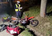 Tragiczny wypadek. Motocyklista uderzył w drzewo. Pomóc miało LPR