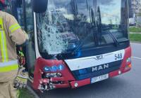 Wypadek z udziałem 14 osób. Na Chabrach autobus MZK zderzył się z samochodem