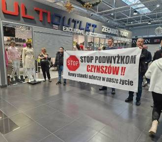 Protest na Marywilskiej w Warszawie. Trwają rozmowy w ratuszu z kupcami