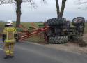 Zderzenie traktora z ciężarówką koło Barwic. Jedna osoba poszkodowana [zdjęcia]