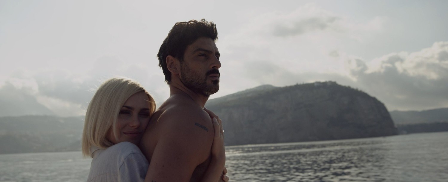 O CZYM OPOWIADA FILM?Związek Laury zaczyna przypominać równię pochyłą