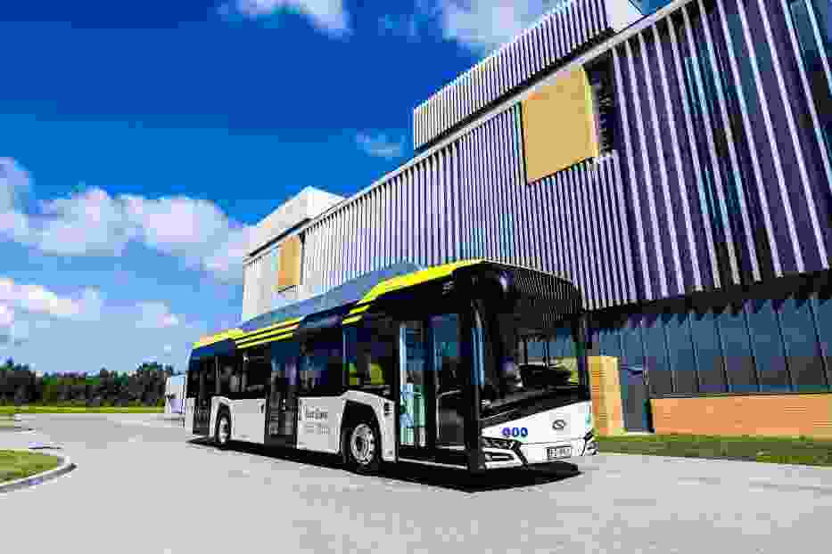 Elektryczne Urbino 12 to autobusy, które już jeżdżą po ulicach wielkopolskich miast