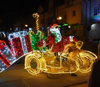 Takich iluminacji świątecznych w Chełmie jeszcze nie było. Miasto ożyło wieczorami