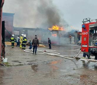 Duży pożar tartaku w Drużynach pod Brodnicą. W akcji 13 zastępów straży pożarnej!