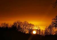 Malowniczy zachód słońca na Kaszubach. Zobaczcie niebo w wyjątkowych kolorach!