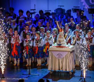 Wielki tort i wspaniały jubileuszowy koncert „Świerczkowiaków” w Mościcach