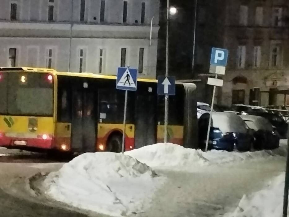 Plaga wypadków na terenie Wałbrzycha i okolic. Autobus wyhamował w ostatniej chwili - zdjęcia