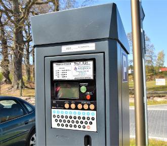 Ile zapłacicie za parkowanie auta w Dąbkach i Darłowie w 2023 roku? Zdjęcia - raport