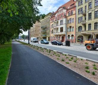 Wyremontowana ulica Pomorska: przewodnik po zmianach dla kierowców i rowerzystów
