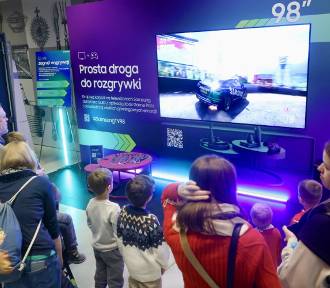Gigantyczny telewizor w umożliwi przeniesienie się do wirtualnej rzeczywistości