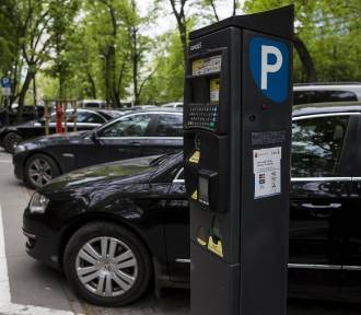 Nowa era parkowania w Warszawie? Koniec z płaceniem bilonem